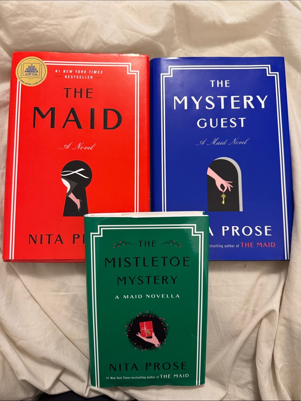 The Maid / The Mystery Guest / The Mistletoe Mystery - Red, Blue, Green Book Set
